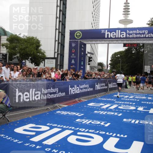 29.06.2025 - hella hamburg halbmarathon Michael Strokosch http://msf.ph/oto/8228994 29.06.2025 10:51:39 Ziel 1335, 5008, 10691, 13327, 13403, 14012, 19007, 19020 meine-sportfotos.de