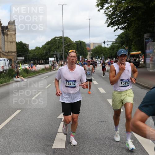 29.06.2025 - hella hamburg halbmarathon Yannick Fuchs http://msf.ph/oto/8229014 29.06.2025 10:33:43 20KM 1164, 1445, 1803, 2980, 3136, 3282, 3783, 4359, 6037, 6682, 6686, 6687, 8450, 8958, 11447, 11619, 12772, 13137, 13729, 14093, 14311, 15013, 15257, 15556, 15561, 15866, 15873, 15965, 16656, 16820, 18149, 18188, 18547, 18734 meine-sportfotos.de