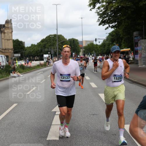 29.06.2025 - hella hamburg halbmarathon Yannick Fuchs http://msf.ph/oto/8229036 29.06.2025 10:33:43 20KM 1164, 1445, 1803, 2980, 3136, 3282, 3783, 4359, 6037, 6682, 6686, 6687, 8450, 8958, 11447, 11619, 12772, 13137, 13729, 14093, 14311, 15013, 15257, 15556, 15561, 15866, 15873, 15965, 16656, 16820, 18149, 18188, 18547, 18734 meine-sportfotos.de