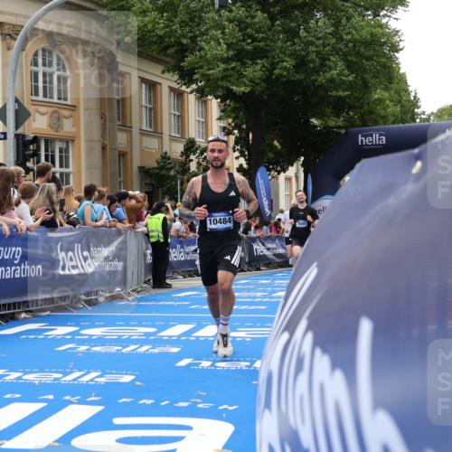 29.06.2025 - hella hamburg halbmarathon Strokosch-Dieckow http://msf.ph/oto/8229101 29.06.2025 10:32:25 Ziel 5070, 5746, 7845, 8883, 10484, 11745, 13199, 16957, 18135, 18562, 18563 meine-sportfotos.de