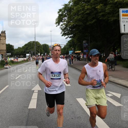 29.06.2025 - hella hamburg halbmarathon Yannick Fuchs http://msf.ph/oto/8229131 29.06.2025 10:33:43 20KM 1164, 1445, 1803, 2980, 3136, 3282, 3783, 4359, 6037, 6682, 6686, 6687, 8450, 8958, 11447, 11619, 12772, 13137, 13729, 14093, 14311, 15013, 15257, 15556, 15561, 15866, 15873, 15965, 16656, 16820, 18149, 18188, 18547, 18734 meine-sportfotos.de