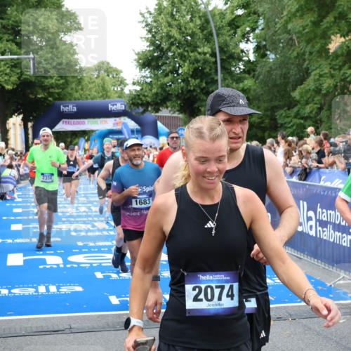 29.06.2025 - hella hamburg halbmarathon Zöllner http://msf.ph/oto/8229136 29.06.2025 10:53:27 Ziel 1683, 1727, 2354, 4065, 6198, 6629, 6942, 8651, 11844, 12490, 13912, 13997, 15681, 15838, 18134, 18901 meine-sportfotos.de