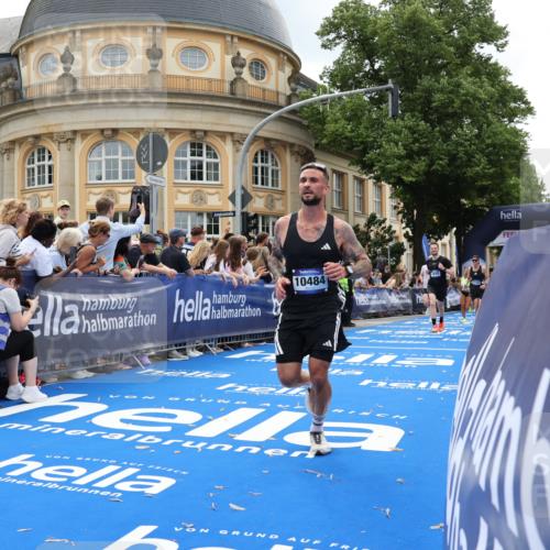 29.06.2025 - hella hamburg halbmarathon Strokosch-Dieckow http://msf.ph/oto/8229175 29.06.2025 10:32:26 Ziel 1707, 5070, 5746, 7845, 8883, 10484, 11745, 11877, 13199, 16957, 18135, 18562, 18563 meine-sportfotos.de