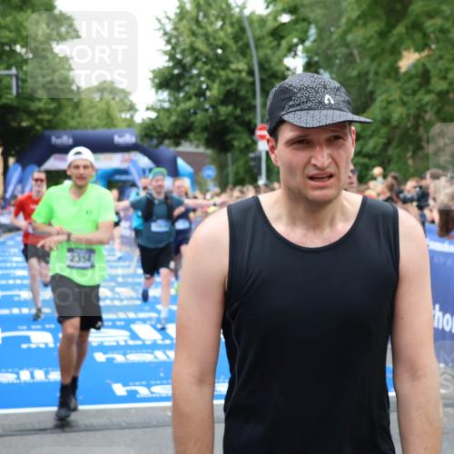29.06.2025 - hella hamburg halbmarathon Zöllner http://msf.ph/oto/8229252 29.06.2025 10:53:28 Ziel 1683, 1727, 2354, 4065, 6198, 6629, 6942, 8651, 11068, 11844, 12490, 12909, 13912, 13997, 15838, 18134 meine-sportfotos.de