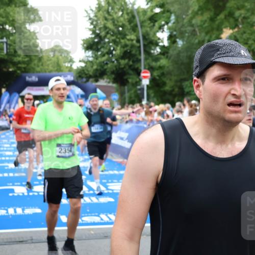 29.06.2025 - hella hamburg halbmarathon Zöllner http://msf.ph/oto/8229257 29.06.2025 10:53:29 Ziel 1727, 2354, 5866, 6198, 6629, 6942, 8651, 11068, 12490, 12909, 13912, 13997, 15838, 17710, 18134 meine-sportfotos.de