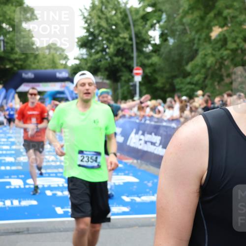29.06.2025 - hella hamburg halbmarathon Zöllner http://msf.ph/oto/8229310 29.06.2025 10:53:29 Ziel 1727, 2354, 5866, 6198, 6629, 6942, 8651, 11068, 12490, 12909, 13912, 13997, 15838, 17710, 18134 meine-sportfotos.de