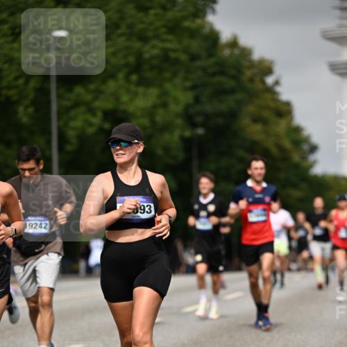 29.06.2025 - hella hamburg halbmarathon Dr. Thomas Lammeyer http://msf.ph/oto/8229320 29.06.2025 10:13:20 Kennedybrücke 1823, 3762, 4592, 7081, 9297, 9306, 10035, 10194, 10819, 11067 meine-sportfotos.de