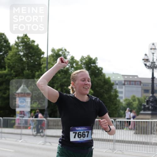 29.06.2025 - hella hamburg halbmarathon Jannik Wohlers http://msf.ph/oto/8229333 29.06.2025 10:27:57 Lombardsbrücke 3445, 5369, 5604, 7667, 7980, 8327, 9653, 9654, 13045, 13296, 13400, 14017, 15123, 18256, 18604, 19180 meine-sportfotos.de