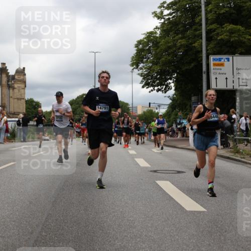 29.06.2025 - hella hamburg halbmarathon Yannick Fuchs http://msf.ph/oto/8229370 29.06.2025 10:46:41 20KM 1098, 1257, 1482, 1657, 2111, 2444, 2814, 3258, 3399, 3715, 3952, 4121, 4557, 4558, 4726, 5116, 5169, 5194, 5378, 6164, 6561, 6562, 6897, 7178, 7232, 7383, 7475, 7896, 8172, 8316, 8587, 8720, 8955, 10529, 10811, 11459, 12135, 12482, 12519, 13211, 13301, 14198, 14286, 14791, 14805, 15144, 15446, 15690, 16320, 16929, 17130, 17198, 17710, 17773, 18331 meine-sportfotos.de
