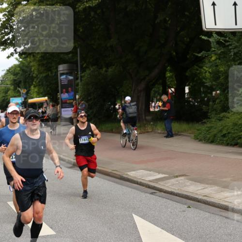 29.06.2025 - hella hamburg halbmarathon Yannick Fuchs http://msf.ph/oto/8229385 29.06.2025 10:33:48 20KM 1343, 1445, 1803, 2525, 3282, 3783, 4359, 4759, 6037, 6686, 6687, 8450, 8958, 9265, 11305, 11619, 12772, 13137, 13729, 14093, 14311, 14359, 15013, 15257, 15556, 15561, 15866, 15873, 15965, 16656, 16820, 17005, 17215, 17360, 18149, 18188, 18285, 18547, 18734 meine-sportfotos.de