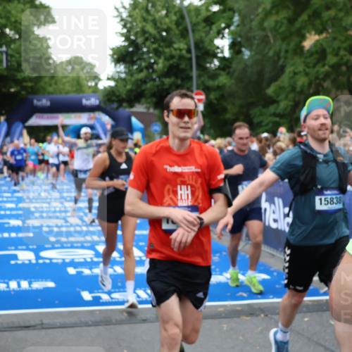 29.06.2025 - hella hamburg halbmarathon Zöllner http://msf.ph/oto/8229407 29.06.2025 10:53:30 Ziel 1061, 1499, 1727, 2070, 5866, 6198, 6629, 6942, 8651, 11068, 12909, 13912, 13997, 15838, 17710, 18134 meine-sportfotos.de
