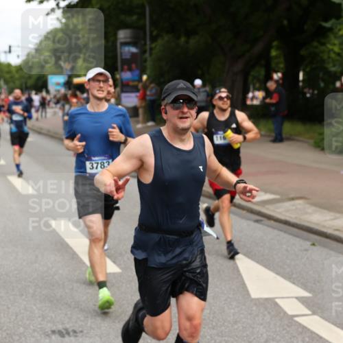 29.06.2025 - hella hamburg halbmarathon Yannick Fuchs http://msf.ph/oto/8229432 29.06.2025 10:33:49 20KM 1343, 1445, 1803, 2525, 2546, 3282, 3783, 4359, 4759, 6037, 6686, 6687, 8450, 8925, 8958, 9265, 11305, 11619, 12772, 13137, 13729, 14093, 14311, 14359, 15013, 15257, 15556, 15561, 15866, 15873, 15965, 16656, 16820, 17005, 17215, 17360, 18149, 18285, 18547, 18734 meine-sportfotos.de