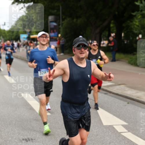 29.06.2025 - hella hamburg halbmarathon Yannick Fuchs http://msf.ph/oto/8229447 29.06.2025 10:33:49 20KM 1343, 1445, 1803, 2525, 2546, 3282, 3783, 4359, 4759, 6037, 6686, 6687, 8450, 8925, 8958, 9265, 11305, 11619, 12772, 13137, 13729, 14093, 14311, 14359, 15013, 15257, 15556, 15561, 15866, 15873, 15965, 16656, 16820, 17005, 17215, 17360, 18149, 18285, 18547, 18734 meine-sportfotos.de