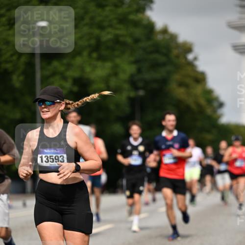 29.06.2025 - hella hamburg halbmarathon Dr. Thomas Lammeyer http://msf.ph/oto/8229468 29.06.2025 10:13:21 Kennedybrücke 1823, 3762, 4592, 7081, 9297, 9306, 10035, 10194, 10819, 11067 meine-sportfotos.de