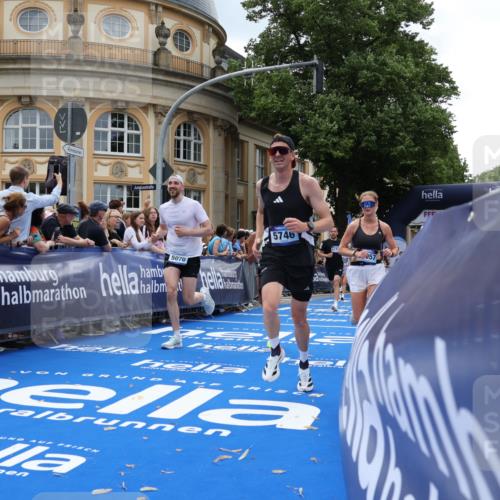 29.06.2025 - hella hamburg halbmarathon Strokosch-Dieckow http://msf.ph/oto/8229471 29.06.2025 10:32:29 Ziel 1707, 5070, 5746, 7845, 8883, 10484, 11745, 11877, 13199, 14293, 14908, 16957, 18135, 18562, 18563 meine-sportfotos.de