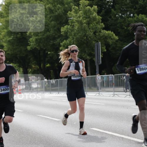 29.06.2025 - hella hamburg halbmarathon Jannik Wohlers http://msf.ph/oto/8229482 29.06.2025 10:27:59 Lombardsbrücke 3445, 5604, 5718, 5939, 6418, 7667, 7980, 8327, 9653, 9654, 9855, 10434, 13045, 13296, 13400, 14017, 18256, 18293, 18604, 19180 meine-sportfotos.de