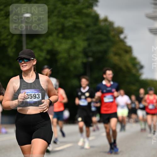 29.06.2025 - hella hamburg halbmarathon Dr. Thomas Lammeyer http://msf.ph/oto/8229483 29.06.2025 10:13:21 Kennedybrücke 1823, 3762, 4592, 7081, 9297, 9306, 10035, 10194, 10819, 11067 meine-sportfotos.de