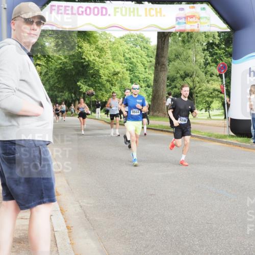29.06.2025 - hella hamburg halbmarathon MichiJ http://msf.ph/oto/8229488 29.06.2025 10:26:17 Zwischen KM18-KM19 1290, 4865, 6123, 9296, 9313, 9944, 10190, 10451, 13148, 15410, 17125 meine-sportfotos.de