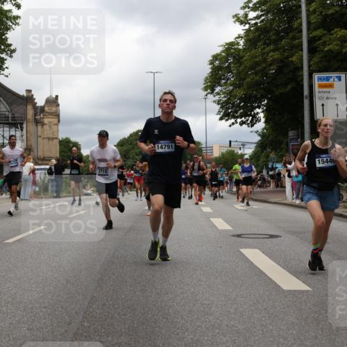 29.06.2025 - hella hamburg halbmarathon Yannick Fuchs http://msf.ph/oto/8229491 29.06.2025 10:46:41 20KM 1098, 1257, 1482, 1657, 2111, 2444, 2814, 3258, 3399, 3715, 3952, 4121, 4557, 4558, 4726, 5116, 5169, 5194, 5378, 6164, 6561, 6562, 6897, 7178, 7232, 7383, 7475, 7896, 8172, 8316, 8587, 8720, 8955, 10529, 10811, 11459, 12135, 12482, 12519, 13211, 13301, 14198, 14286, 14791, 14805, 15144, 15446, 15690, 16320, 16929, 17130, 17198, 17710, 17773, 18331 meine-sportfotos.de