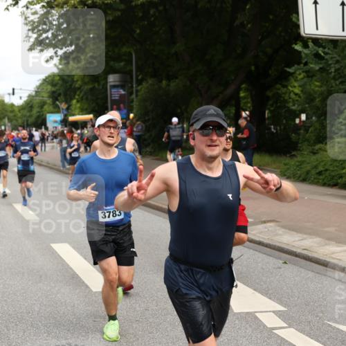 29.06.2025 - hella hamburg halbmarathon Yannick Fuchs http://msf.ph/oto/8229501 29.06.2025 10:33:49 20KM 1343, 1445, 1803, 2525, 2546, 3282, 3783, 4359, 4759, 6037, 6686, 6687, 8450, 8925, 8958, 9265, 11305, 11619, 12772, 13137, 13729, 14093, 14311, 14359, 15013, 15257, 15556, 15561, 15866, 15873, 15965, 16656, 16820, 17005, 17215, 17360, 18149, 18285, 18547, 18734 meine-sportfotos.de