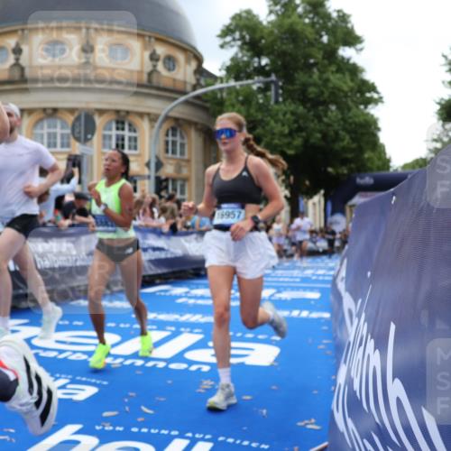 29.06.2025 - hella hamburg halbmarathon Strokosch-Dieckow http://msf.ph/oto/8229523 29.06.2025 10:32:30 Ziel 1707, 5070, 5746, 7845, 8883, 11745, 11877, 13199, 14293, 14908, 16619, 16957, 18135, 18562, 18563 meine-sportfotos.de