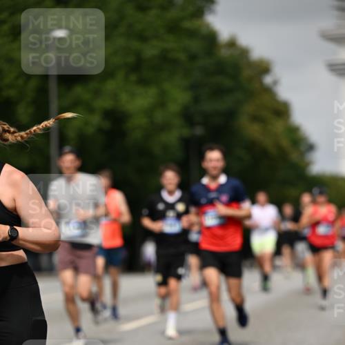 29.06.2025 - hella hamburg halbmarathon Dr. Thomas Lammeyer http://msf.ph/oto/8229528 29.06.2025 10:13:22 Kennedybrücke 1823, 4592, 7081, 7187, 9297, 9306, 10035, 10194, 10819, 11067 meine-sportfotos.de