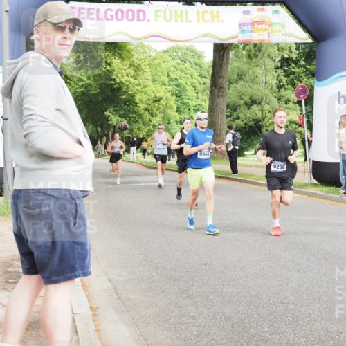 29.06.2025 - hella hamburg halbmarathon MichiJ http://msf.ph/oto/8229537 29.06.2025 10:26:17 Zwischen KM18-KM19 1290, 4865, 6123, 9296, 9313, 9944, 10190, 10451, 13148, 15410, 17125 meine-sportfotos.de