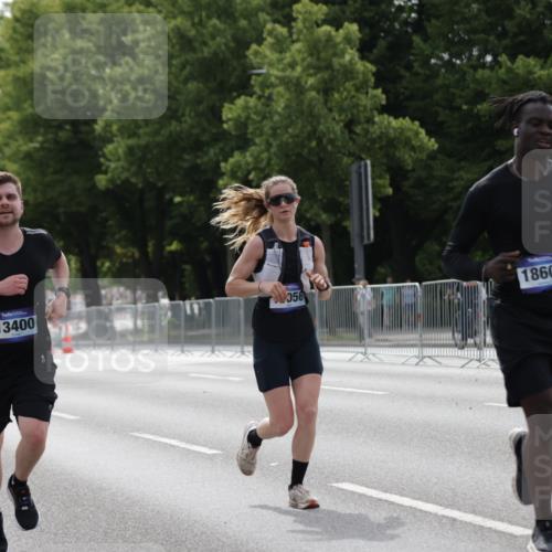 29.06.2025 - hella hamburg halbmarathon Jannik Wohlers http://msf.ph/oto/8229543 29.06.2025 10:27:59 Lombardsbrücke 3445, 5604, 5718, 5939, 6418, 7667, 7980, 8327, 9653, 9654, 9855, 10434, 13045, 13296, 13400, 14017, 18256, 18293, 18604, 19180 meine-sportfotos.de