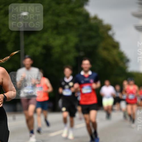 29.06.2025 - hella hamburg halbmarathon Dr. Thomas Lammeyer http://msf.ph/oto/8229546 29.06.2025 10:13:22 Kennedybrücke 1823, 4592, 7081, 7187, 9297, 9306, 10035, 10194, 10819, 11067 meine-sportfotos.de