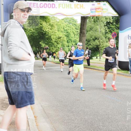 29.06.2025 - hella hamburg halbmarathon MichiJ http://msf.ph/oto/8229555 29.06.2025 10:26:17 Zwischen KM18-KM19 1290, 4865, 6123, 9296, 9313, 9944, 10190, 10451, 13148, 15410, 17125 meine-sportfotos.de