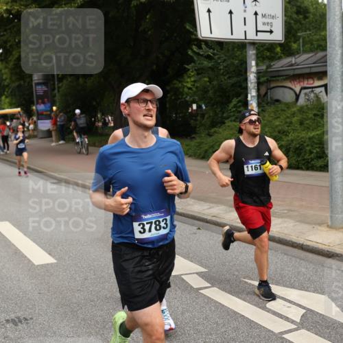 29.06.2025 - hella hamburg halbmarathon Yannick Fuchs http://msf.ph/oto/8229573 29.06.2025 10:33:49 20KM 1343, 1445, 1803, 2525, 2546, 3282, 3783, 4359, 4759, 6037, 6686, 6687, 8450, 8925, 8958, 9265, 11305, 11619, 12772, 13137, 13729, 14093, 14311, 14359, 15013, 15257, 15556, 15561, 15866, 15873, 15965, 16656, 16820, 17005, 17215, 17360, 18149, 18285, 18547, 18734 meine-sportfotos.de