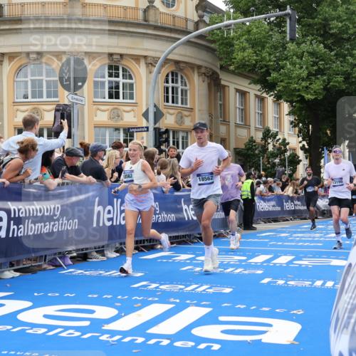 29.06.2025 - hella hamburg halbmarathon Strokosch-Dieckow http://msf.ph/oto/8229578 29.06.2025 10:32:33 Ziel 1707, 1990, 5070, 8883, 11745, 11877, 13199, 13961, 14293, 14908, 16619, 16957, 18135, 18562, 18563 meine-sportfotos.de