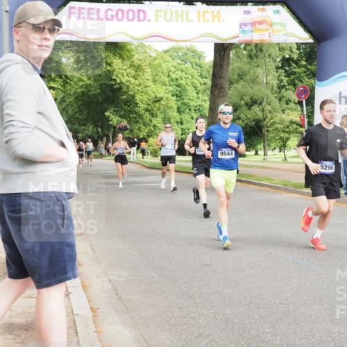 29.06.2025 - hella hamburg halbmarathon MichiJ http://msf.ph/oto/8229579 29.06.2025 10:26:18 Zwischen KM18-KM19 1290, 4865, 9296, 9313, 9944, 10190, 13148, 15410, 17125 meine-sportfotos.de