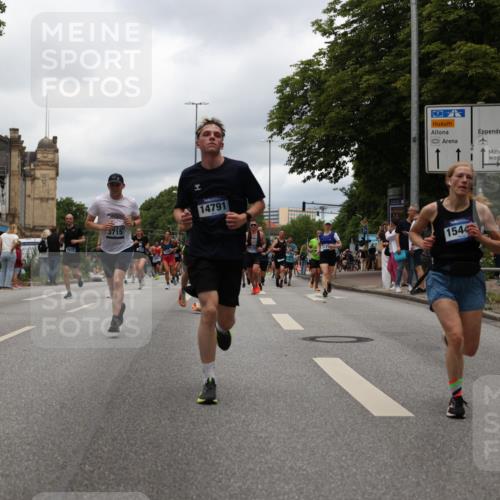 29.06.2025 - hella hamburg halbmarathon Yannick Fuchs http://msf.ph/oto/8229615 29.06.2025 10:46:41 20KM 1098, 1257, 1482, 1657, 2111, 2444, 2814, 3258, 3399, 3715, 3952, 4121, 4557, 4558, 4726, 5116, 5169, 5194, 5378, 6164, 6561, 6562, 6897, 7178, 7232, 7383, 7475, 7896, 8172, 8316, 8587, 8720, 8955, 10529, 10811, 11459, 12135, 12482, 12519, 13211, 13301, 14198, 14286, 14791, 14805, 15144, 15446, 15690, 16320, 16929, 17130, 17198, 17710, 17773, 18331 meine-sportfotos.de