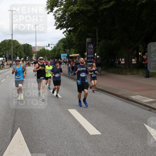29.06.2025 - hella hamburg halbmarathon Yannick Fuchs http://msf.ph/oto/8229621 29.06.2025 10:33:50 20KM 1343, 1445, 1803, 2525, 2546, 3282, 3783, 4359, 4759, 6037, 6686, 6687, 8450, 8925, 8958, 9265, 11305, 11619, 12772, 13137, 13479, 13729, 14093, 14311, 14359, 15013, 15094, 15257, 15556, 15866, 15873, 15965, 16656, 16820, 17005, 17215, 17360, 18149, 18285, 18547, 18734 meine-sportfotos.de