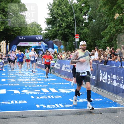 29.06.2025 - hella hamburg halbmarathon Zöllner http://msf.ph/oto/8229630 29.06.2025 10:53:32 Ziel 1061, 1098, 1499, 2070, 5866, 6198, 6629, 6942, 11068, 12909, 13912, 13997, 15113, 15497, 17710, 18450, 18612 meine-sportfotos.de