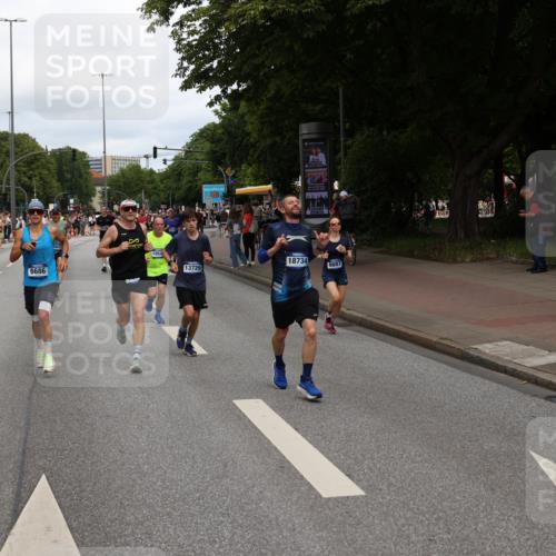 29.06.2025 - hella hamburg halbmarathon Yannick Fuchs http://msf.ph/oto/8229641 29.06.2025 10:33:50 20KM 1343, 1445, 1803, 2525, 2546, 3282, 3783, 4359, 4759, 6037, 6686, 6687, 8450, 8925, 8958, 9265, 11305, 11619, 12772, 13137, 13479, 13729, 14093, 14311, 14359, 15013, 15094, 15257, 15556, 15866, 15873, 15965, 16656, 16820, 17005, 17215, 17360, 18149, 18285, 18547, 18734 meine-sportfotos.de