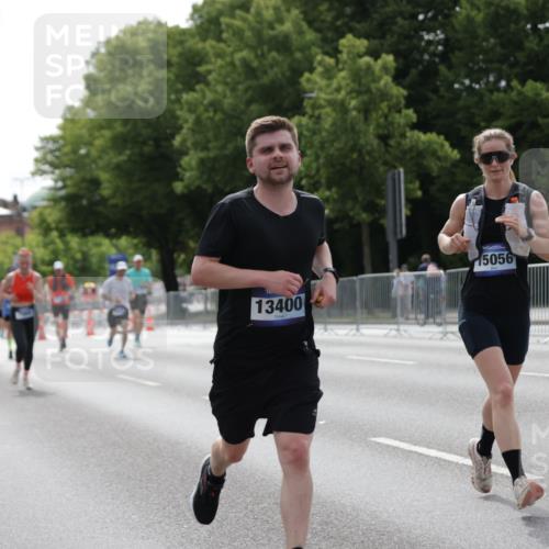 29.06.2025 - hella hamburg halbmarathon Jannik Wohlers http://msf.ph/oto/8229649 29.06.2025 10:28:00 Lombardsbrücke 3445, 5604, 5718, 5939, 6418, 7667, 7980, 8327, 9653, 9654, 9855, 10434, 13045, 13296, 13400, 14017, 18256, 18293, 18604, 19180 meine-sportfotos.de