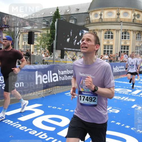 29.06.2025 - hella hamburg halbmarathon Michael Strokosch http://msf.ph/oto/8229671 29.06.2025 10:46:56 Ziel 1139, 4091, 13940, 14385, 17172, 17492, 17669, 17892, 19105 meine-sportfotos.de