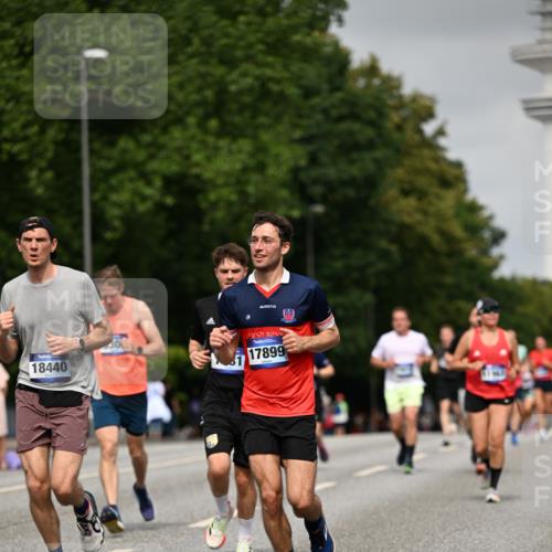 29.06.2025 - hella hamburg halbmarathon Dr. Thomas Lammeyer http://msf.ph/oto/8229676 29.06.2025 10:13:22 Kennedybrücke 1823, 4592, 7081, 7187, 9297, 9306, 10035, 10194, 10819, 11067 meine-sportfotos.de