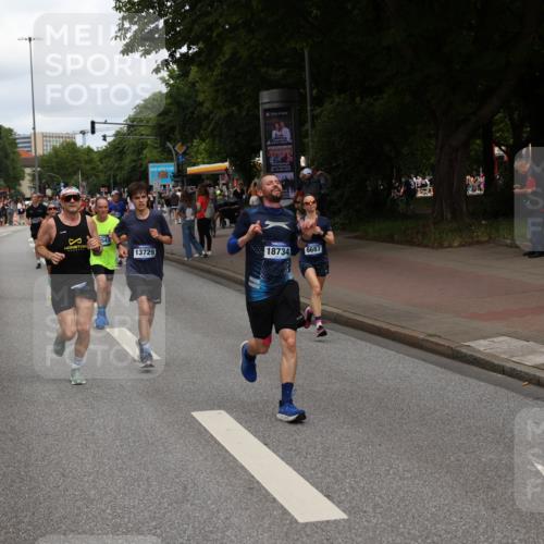 29.06.2025 - hella hamburg halbmarathon Yannick Fuchs http://msf.ph/oto/8229680 29.06.2025 10:33:50 20KM 1343, 1445, 1803, 2525, 2546, 3282, 3783, 4359, 4759, 6037, 6686, 6687, 8450, 8925, 8958, 9265, 11305, 11619, 12772, 13137, 13479, 13729, 14093, 14311, 14359, 15013, 15094, 15257, 15556, 15866, 15873, 15965, 16656, 16820, 17005, 17215, 17360, 18149, 18285, 18547, 18734 meine-sportfotos.de