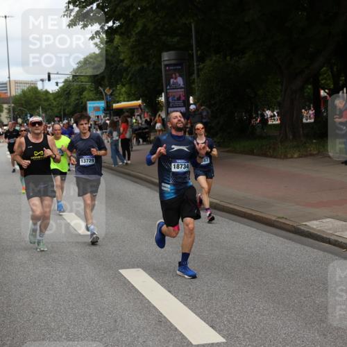 29.06.2025 - hella hamburg halbmarathon Yannick Fuchs http://msf.ph/oto/8229714 29.06.2025 10:33:50 20KM 1343, 1445, 1803, 2525, 2546, 3282, 3783, 4359, 4759, 6037, 6686, 6687, 8450, 8925, 8958, 9265, 11305, 11619, 12772, 13137, 13479, 13729, 14093, 14311, 14359, 15013, 15094, 15257, 15556, 15866, 15873, 15965, 16656, 16820, 17005, 17215, 17360, 18149, 18285, 18547, 18734 meine-sportfotos.de
