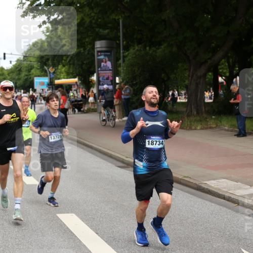 29.06.2025 - hella hamburg halbmarathon Yannick Fuchs http://msf.ph/oto/8229754 29.06.2025 10:33:51 20KM 1343, 1445, 1803, 2525, 2546, 3282, 3783, 4359, 4759, 6037, 6686, 6687, 7981, 8450, 8925, 8958, 9265, 11305, 11619, 12772, 13137, 13479, 13729, 14093, 14204, 14311, 14359, 15013, 15094, 15257, 15556, 15866, 15873, 15965, 16656, 16820, 17005, 17215, 17360, 18149, 18285, 18547, 18734 meine-sportfotos.de