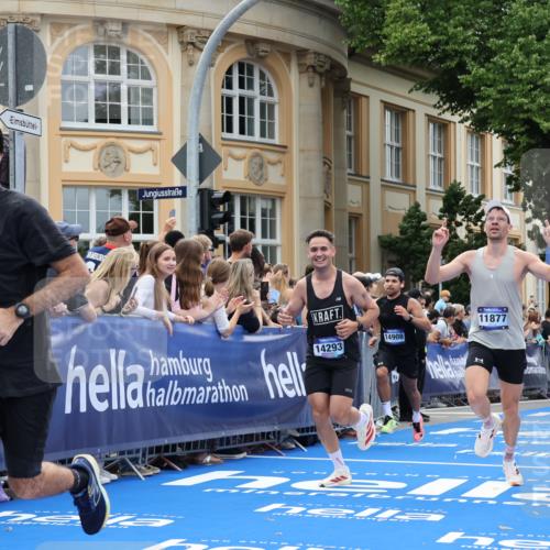29.06.2025 - hella hamburg halbmarathon Strokosch-Dieckow http://msf.ph/oto/8229804 29.06.2025 10:32:37 Ziel 1707, 1990, 7965, 8062, 11877, 12987, 13199, 13961, 14293, 14908, 16619, 17117, 17151, 18135, 18562, 18563 meine-sportfotos.de