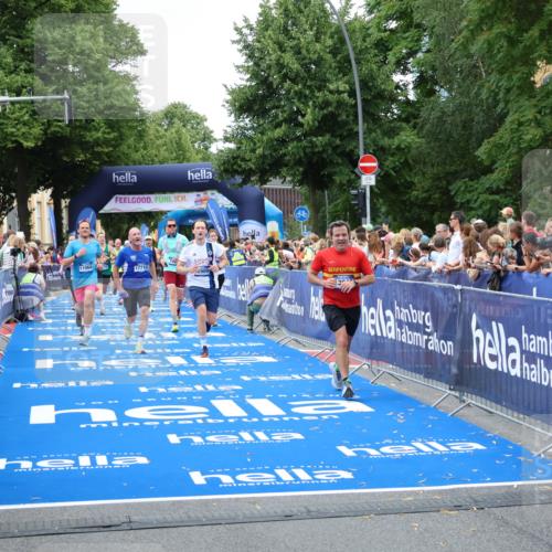 29.06.2025 - hella hamburg halbmarathon Zöllner http://msf.ph/oto/8229807 29.06.2025 10:53:34 Ziel 1030, 1061, 1098, 1499, 1783, 2070, 3399, 5866, 6628, 6629, 11068, 12909, 13912, 15113, 15497, 17710, 18450, 18612 meine-sportfotos.de