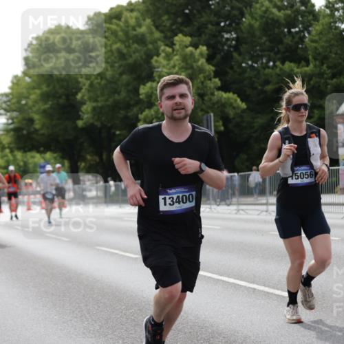 29.06.2025 - hella hamburg halbmarathon Jannik Wohlers http://msf.ph/oto/8229812 29.06.2025 10:28:00 Lombardsbrücke 3445, 5604, 5718, 5939, 6418, 7667, 7980, 8327, 9653, 9654, 9855, 10434, 13045, 13296, 13400, 14017, 18256, 18293, 18604, 19180 meine-sportfotos.de
