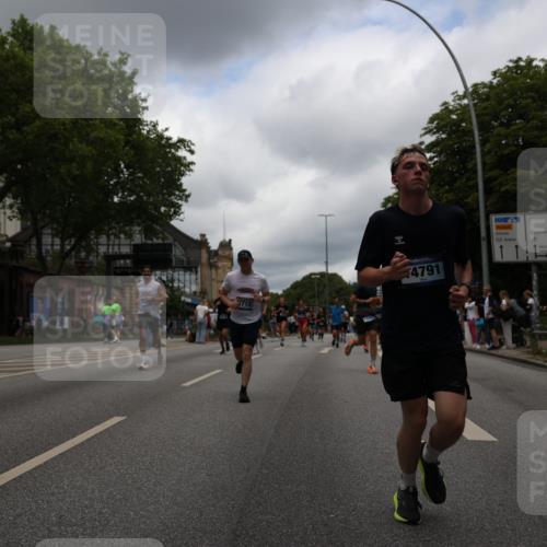 29.06.2025 - hella hamburg halbmarathon Yannick Fuchs http://msf.ph/oto/8229839 29.06.2025 10:46:42 20KM 1098, 1257, 1482, 1657, 2111, 2444, 2814, 3258, 3399, 3715, 3952, 4121, 4558, 4587, 4726, 5116, 5169, 5194, 5378, 5607, 6164, 6561, 6562, 6897, 7178, 7232, 7383, 7475, 7896, 8172, 8316, 8587, 8720, 8955, 10529, 10811, 12135, 12482, 12519, 13211, 13301, 14198, 14286, 14791, 14805, 15144, 15446, 15690, 16320, 16929, 17130, 17198, 17710, 17773, 18331 meine-sportfotos.de