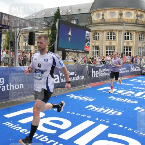 29.06.2025 - hella hamburg halbmarathon Michael Strokosch http://msf.ph/oto/8229852 29.06.2025 10:46:57 Ziel 1139, 1689, 4091, 13940, 14385, 14594, 16081, 17172, 17492, 17892, 17979, 19105 meine-sportfotos.de