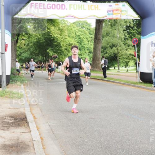 29.06.2025 - hella hamburg halbmarathon MichiJ http://msf.ph/oto/8229853 29.06.2025 10:26:22 Zwischen KM18-KM19 1290, 4865, 9296, 9313, 9944, 11106, 13141, 13372, 14691, 15410 meine-sportfotos.de