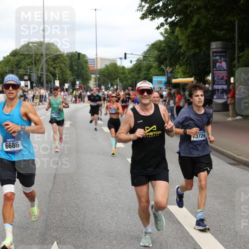 29.06.2025 - hella hamburg halbmarathon Yannick Fuchs http://msf.ph/oto/8229854 29.06.2025 10:33:51 20KM 1343, 1445, 1803, 2525, 2546, 3282, 3783, 4359, 4759, 6037, 6686, 6687, 7981, 8450, 8925, 8958, 9265, 11305, 11619, 12772, 13137, 13479, 13729, 14093, 14204, 14311, 14359, 15013, 15094, 15257, 15556, 15866, 15873, 15965, 16656, 16820, 17005, 17215, 17360, 18149, 18285, 18547, 18734 meine-sportfotos.de